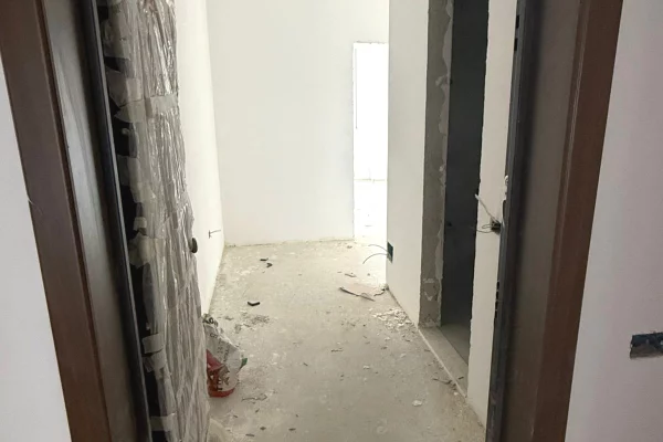 Shtepi ne shitje Apartament ne Tirane, 1+1, Mobilimi Bosh, pa mobiluar, Pagesa 135,000  Euro.