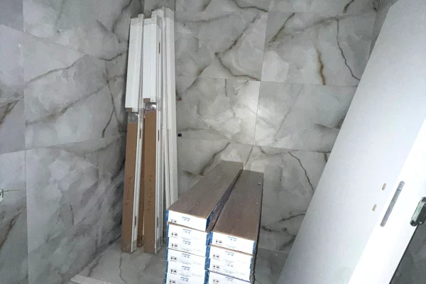 Shtepi ne shitje Apartament ne Tirane, 1+1, Mobilimi Bosh, pa mobiluar, Pagesa 135,000  Euro.