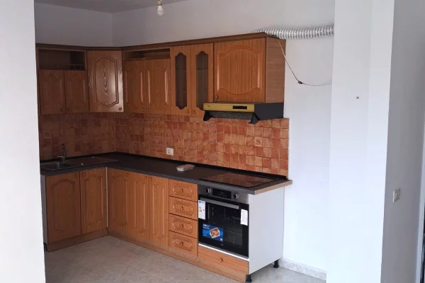 Shtepi me qera Apartament ne Tirane, 1+1, Mobilimi Bosh, pa mobiluar, Pagesa 40,000  Leke.