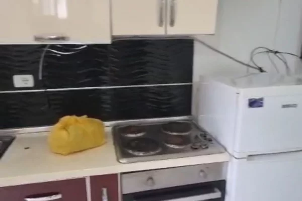 Shtepi me qera Apartament ne Tirane, 1+1, Mobilimi E mobiluar, Pagesa 35,000  Leke.