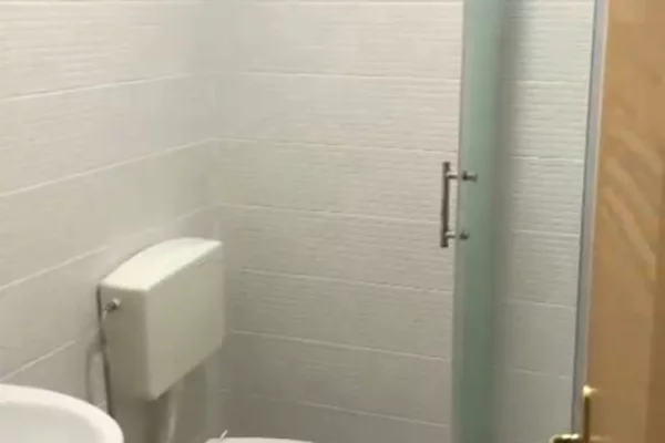 Shtepi me qera Apartament ne Tirane, 2+1, Mobilimi E mobiluar, Pagesa 50,000  Leke.