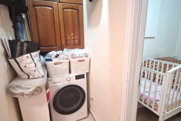 Shtepi ne shitje Apartament ne Tirane, 1+1, Mobilimi E mobiluar, Pagesa 125,000  Euro.