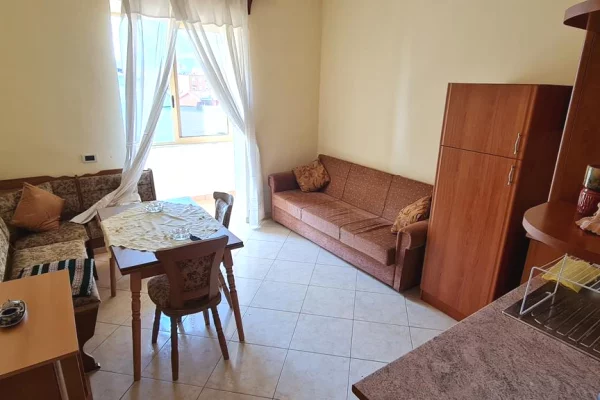 Shtepi me qera Apartament ne Tirane, 2+1, Mobilimi E mobiluar, Pagesa 50,000  Leke.