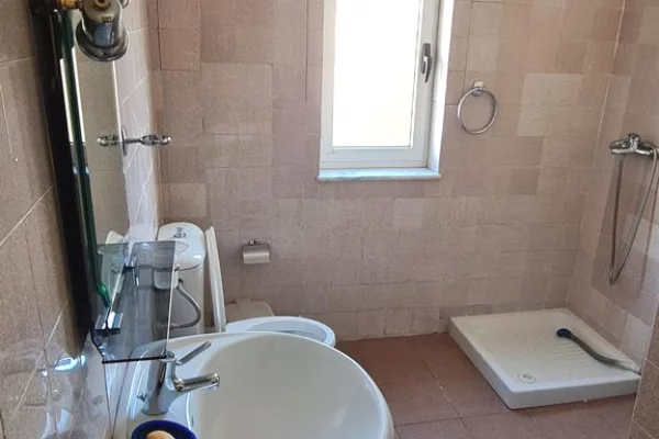 Shtepi me qera Apartament ne Tirane, 2+1, Mobilimi E mobiluar, Pagesa 50,000  Leke.