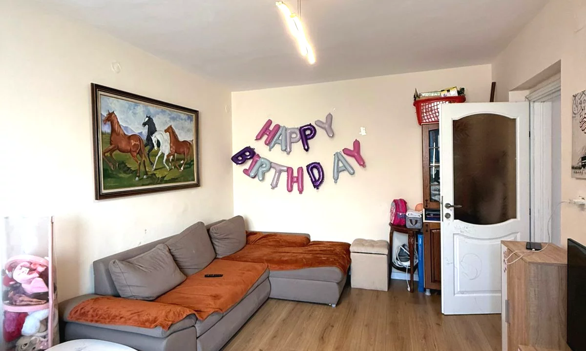 Shtepi ne shitje Apartament ne Tirane, 1+1, Mobilimi E mobiluar, Pagesa 12,000,000  Leke.