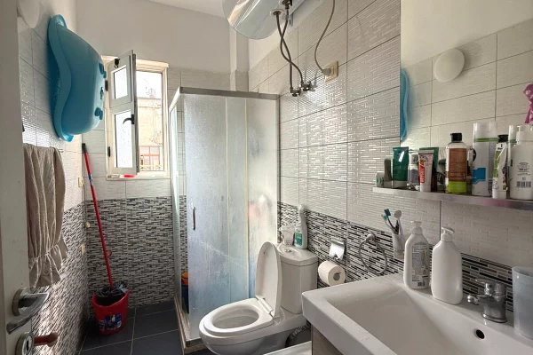 Shtepi ne shitje Apartament ne Tirane, 1+1, Mobilimi E mobiluar, Pagesa 12,000,000  Leke.