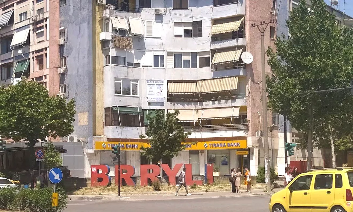 Shtepi ne shitje Apartament ne Tirane, Garsoniere, Mobilimi E mobiluar, Pagesa 5,800,000  Leke.