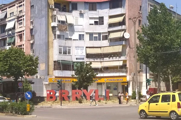 🏢 SHITET GARSONIERE – BRRYLI, TIRANË