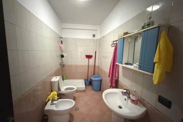 Shtepi ne shitje Apartament ne Tirane, 2+1, Mobilimi E mobiluar, Pagesa 155,000  Euro.