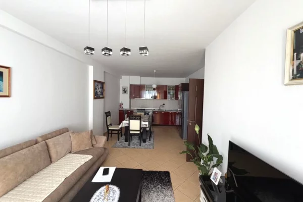 Shtepi ne shitje Apartament ne Tirane, 2+1, Mobilimi E mobiluar, Pagesa 155,000  Euro.