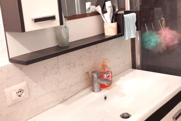 Shtepi me qera Apartament ne Tirane, 2+1, Mobilimi E mobiluar, Pagesa 50,000  Leke.