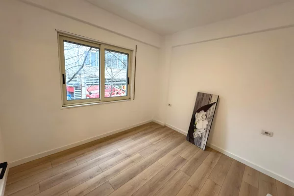 Shtepi ne shitje Apartament ne Tirane, 2+1, Mobilimi E mobiluar, Pagesa 180,000  Euro.