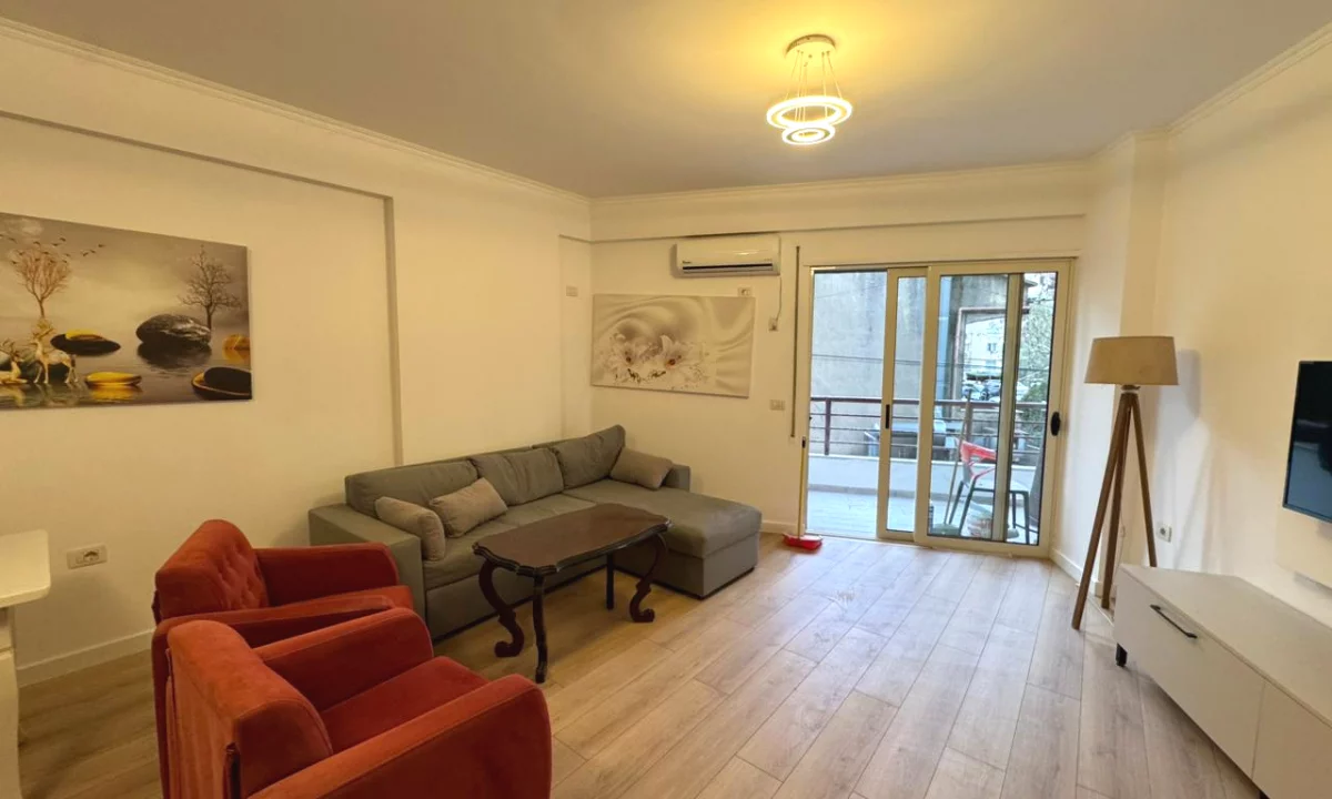 Shtepi ne shitje Apartament ne Tirane, 2+1, Mobilimi E mobiluar, Pagesa 180,000  Euro.