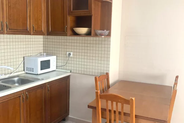 Shtepi me qera Apartament ne Tirane, 1+1, Mobilimi E mobiluar, Pagesa 55,000  Leke.