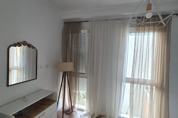 Shtepi me qera Apartament ne Tirane, 1+1, Mobilimi E mobiluar, Pagesa 600  Euro.