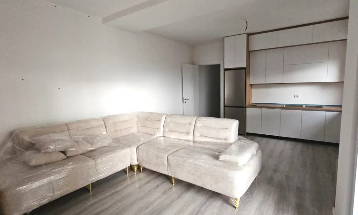 Appartamento in affitto a Tirana 2+1, Arredato