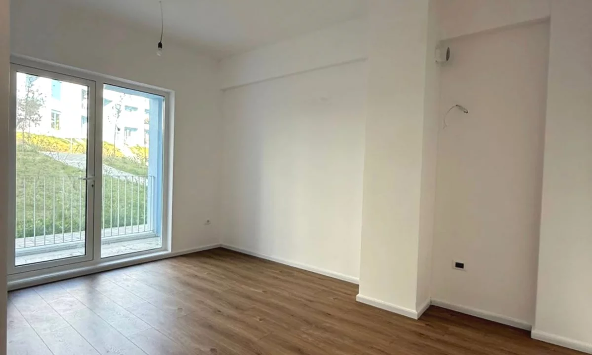 Shtepi ne shitje Apartament ne Tirane, 1+1, Mobilimi Bosh, pa mobiluar, Pagesa 69,000  Euro.