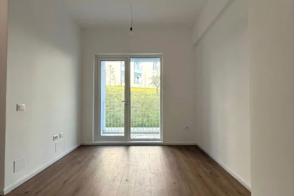 Shtepi ne shitje Apartament ne Tirane, 1+1, Mobilimi Bosh, pa mobiluar, Pagesa 69,000  Euro.
