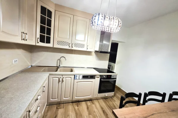 Shtepi me qera Apartament ne Tirane, 4+1, Mobilimi E mobiluar, Pagesa 1,400  Euro.