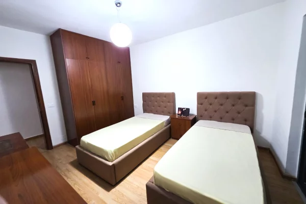Shtepi me qera Apartament ne Tirane, 4+1, Mobilimi E mobiluar, Pagesa 1,400  Euro.