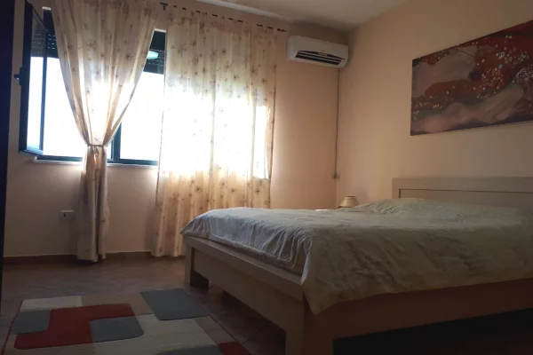 Shtepi me qera Apartament ne Tirane, 1+1, Mobilimi E mobiluar, Pagesa 60,000  Leke.