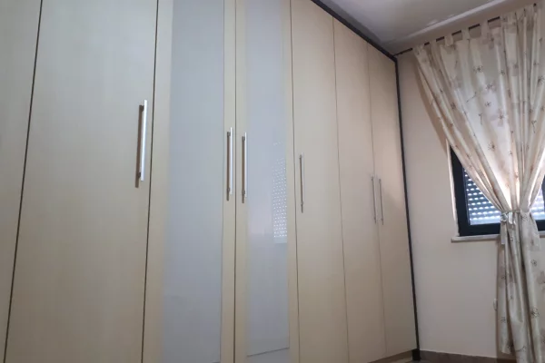 Shtepi me qera Apartament ne Tirane, 1+1, Mobilimi E mobiluar, Pagesa 60,000  Leke.