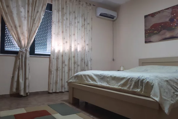 Shtepi me qera Apartament ne Tirane, 1+1, Mobilimi E mobiluar, Pagesa 60,000  Leke.