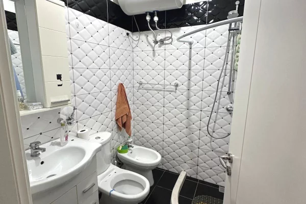 Shtepi ne shitje Apartament ne Tirane, 1+1, Mobilimi E mobiluar, Pagesa 105,000  Euro.