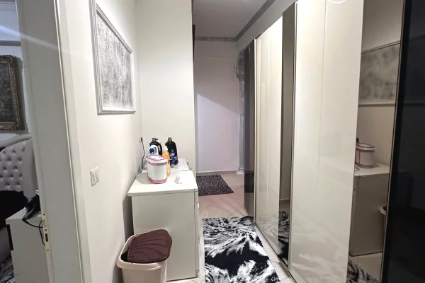Shtepi ne shitje Apartament ne Tirane, 1+1, Mobilimi E mobiluar, Pagesa 105,000  Euro.