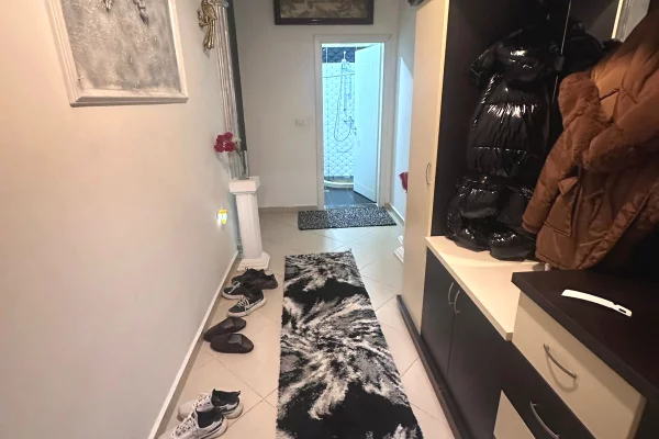 Shtepi ne shitje Apartament ne Tirane, 1+1, Mobilimi E mobiluar, Pagesa 105,000  Euro.