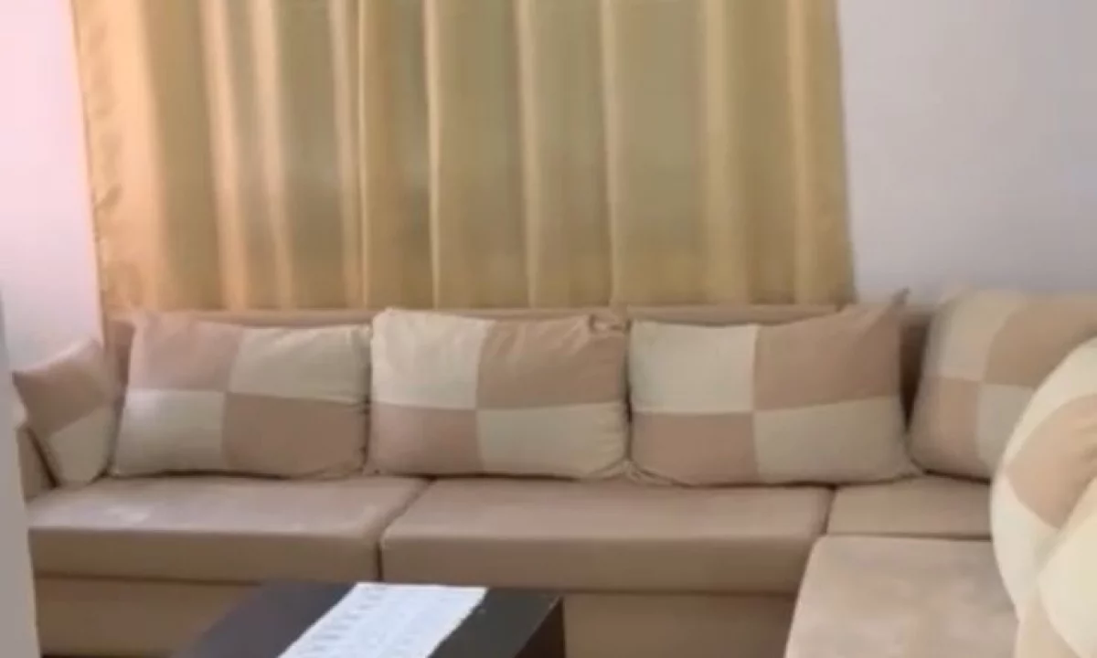 Shtepi me qera Apartament ne Tirane, 1+1, Mobilimi Pjeserisht e mobiluar, Pagesa 40,000  Leke.