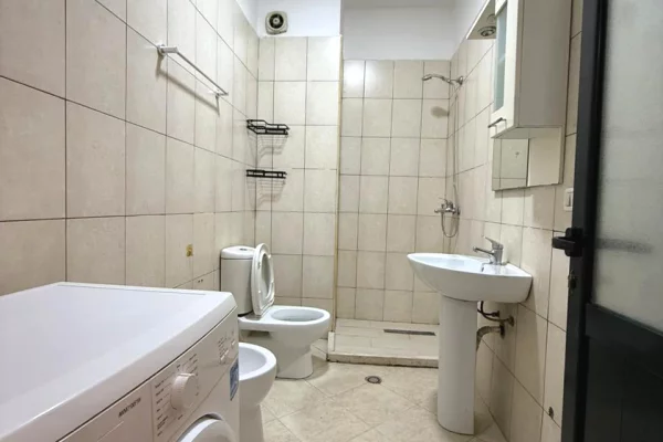 Shtepi me qera Apartament ne Tirane, 2+1, Mobilimi E mobiluar, Pagesa 45,000  Leke.