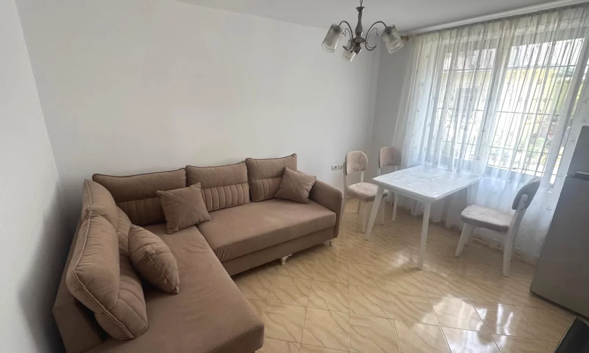 Shtepi me qera Apartament ne Tirane, 1+1, Mobilimi E mobiluar, Pagesa 42,000  Leke.