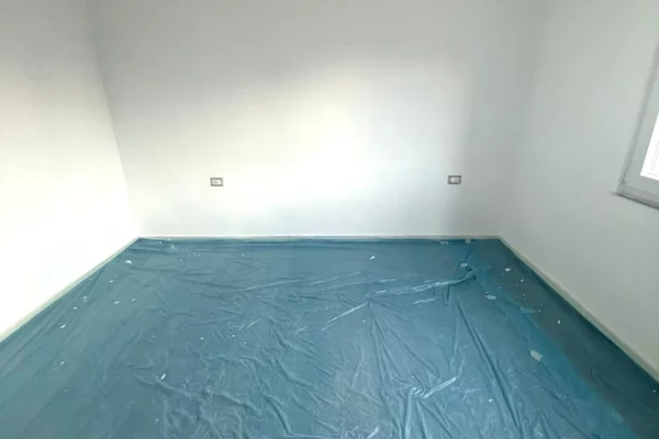 Shtepi ne shitje Apartament ne Tirane, 1+1, Mobilimi Bosh, pa mobiluar, Pagesa 122,000  Euro.