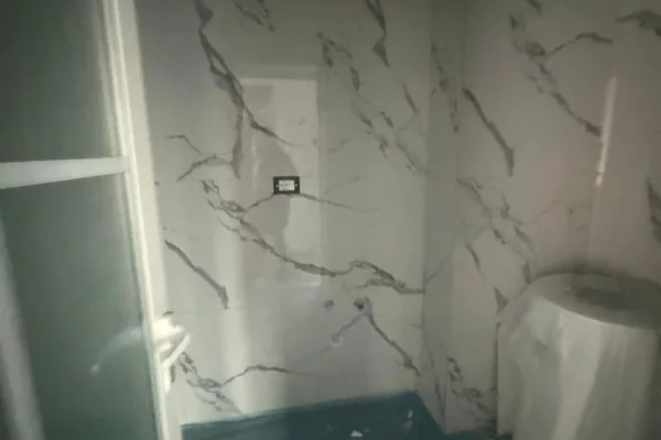 Shtepi ne shitje Apartament ne Tirane, 1+1, Mobilimi Bosh, pa mobiluar, Pagesa 122,000  Euro.