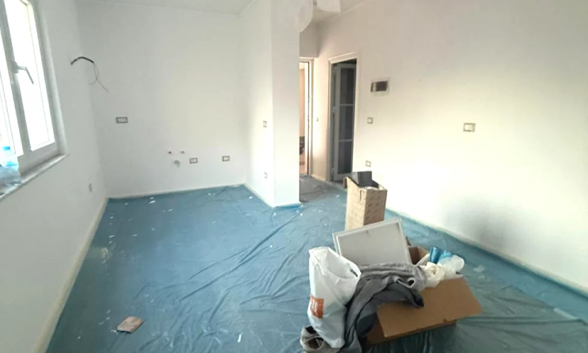 Shtepi ne shitje Apartament ne Tirane, 1+1, Mobilimi Bosh, pa mobiluar, Pagesa 122,000  Euro.