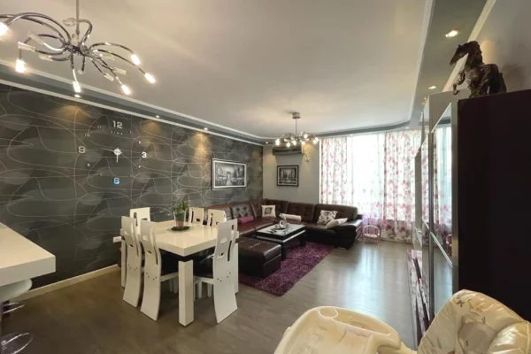 Shtepi ne shitje Apartament ne Tirane, 2+1, Mobilimi E mobiluar, Pagesa 150,000,000  Leke.