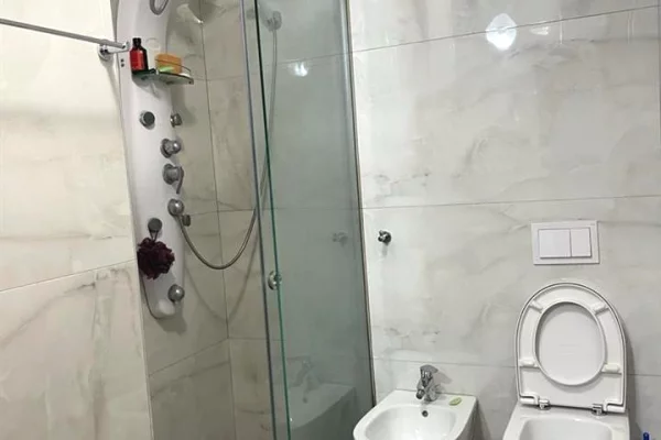 Shtepi ne shitje Apartament ne Tirane, 2+1, Mobilimi E mobiluar, Pagesa 150,000,000  Leke.