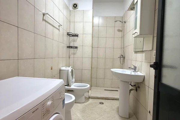 Shtepi me qera Apartament ne Tirane, 2+1, Mobilimi E mobiluar, Pagesa 45,000  Leke.
