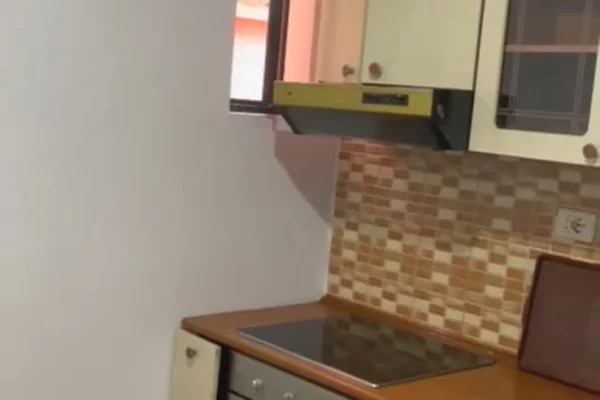 Shtepi me qera Shtepi Private ne Tirane, 1+1, Mobilimi E mobiluar, Pagesa 40,000  Leke.