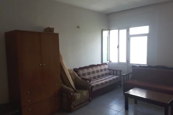Shtepi me qera Apartament ne Tirane, 1+1, Mobilimi E mobiluar, Pagesa 30,000  Leke.