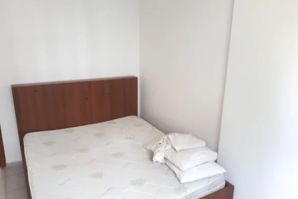 Shtepi me qera Apartament ne Tirane, 1+1, Mobilimi E mobiluar, Pagesa 30,000  Leke.