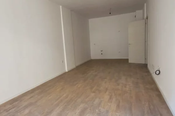 Shtepi ne shitje Apartament ne Tirane, 1+1, Mobilimi Bosh, pa mobiluar, Pagesa 13,500,000  Leke.