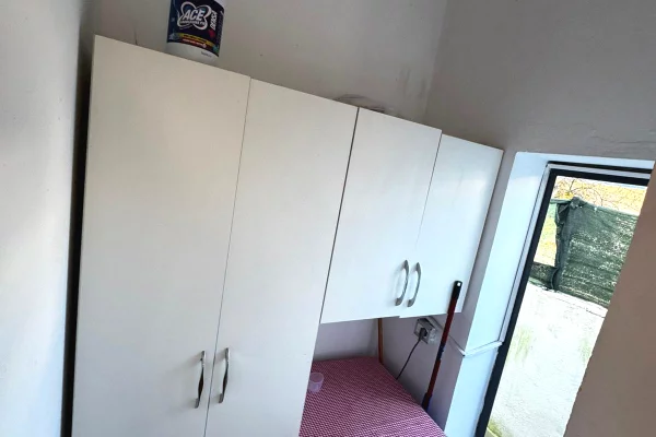 Shtepi me qera Shtepi Private ne Tirane, 1+1, Mobilimi E mobiluar, Pagesa 35,000  Leke.