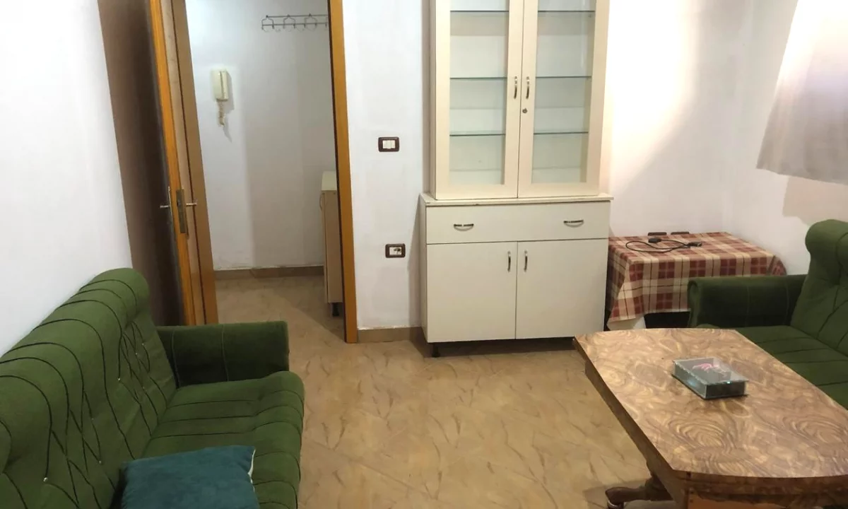 Shtepi me qera Shtepi Private ne Tirane, 1+1, Mobilimi E mobiluar, Pagesa 32,000  Leke.