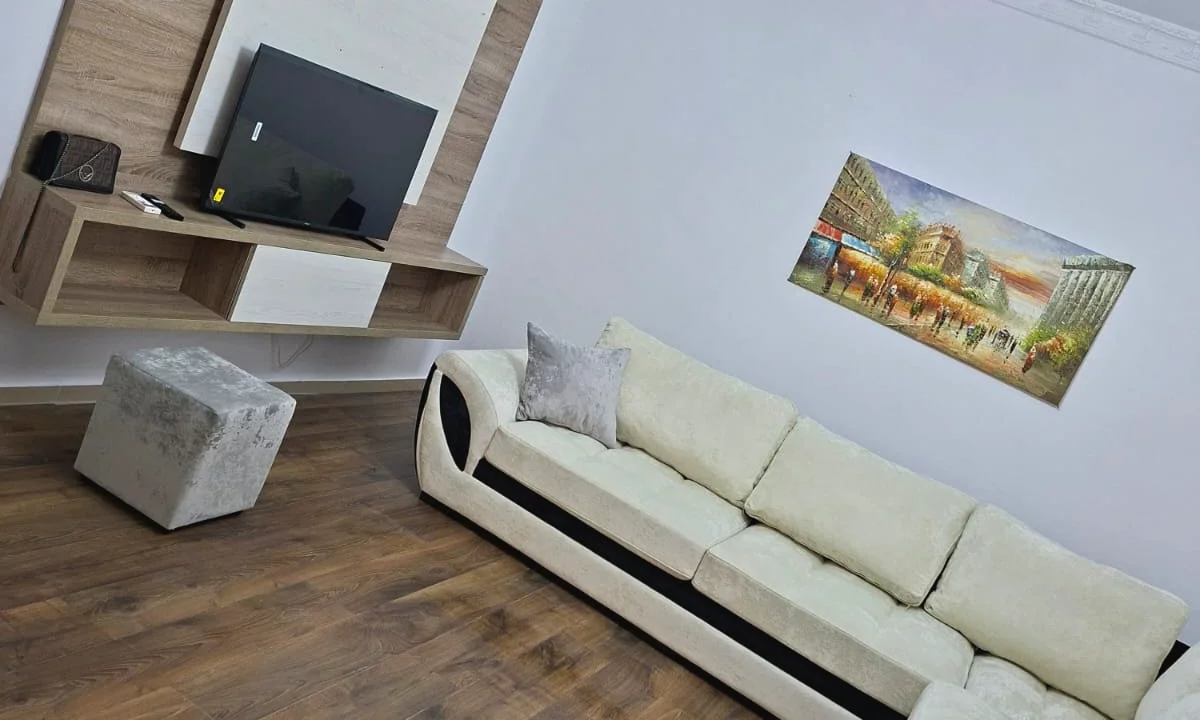 Appartamento in affitto a Tirana 2+1, Arredato