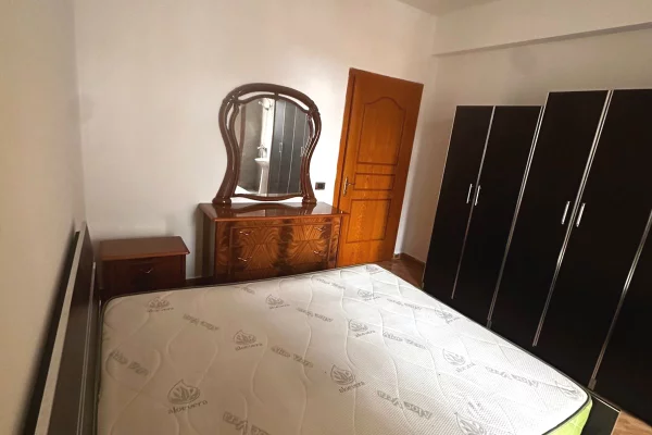 Shtepi me qera Apartament ne Tirane, 1+1, Mobilimi E mobiluar, Pagesa 35,000  Leke.