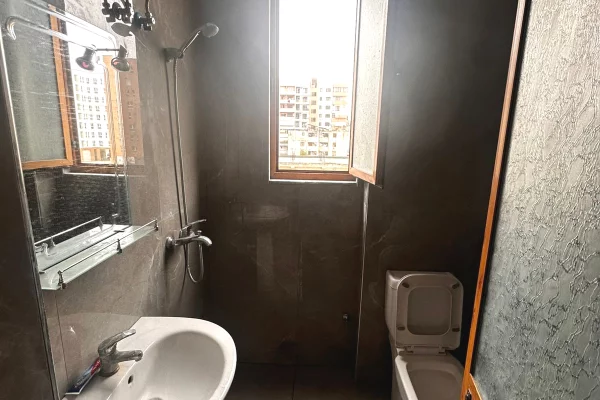 Shtepi me qera Apartament ne Tirane, 1+1, Mobilimi E mobiluar, Pagesa 35,000  Leke.