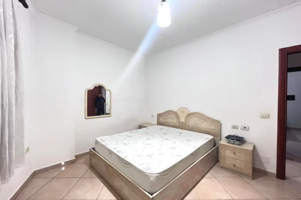 Shtepi me qera Apartament ne Tirane, 1+1, Mobilimi E mobiluar, Pagesa 40,000  Leke.