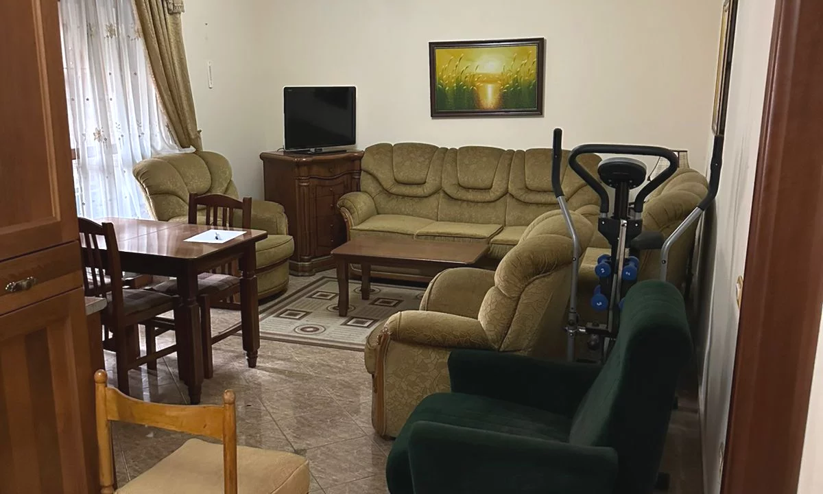 Shtepi ne shitje Apartament ne Tirane, 2+1, Mobilimi E mobiluar, Pagesa 135,000  Euro.